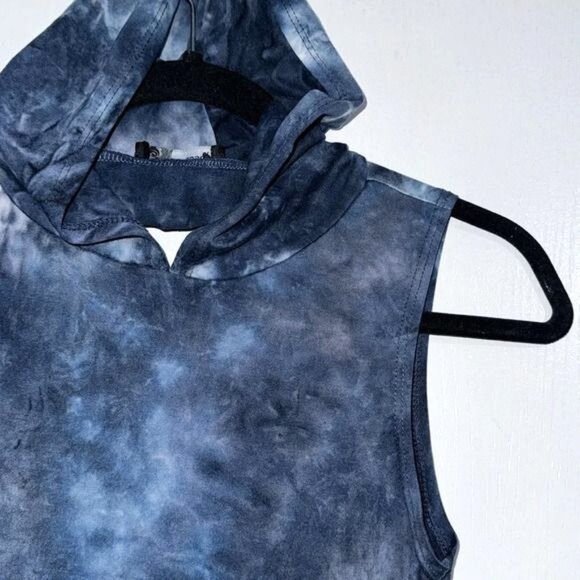 Sleeveless Blue Tie-Dye Hooded Dress With Back Cutout Detail - Picture 2 of 9